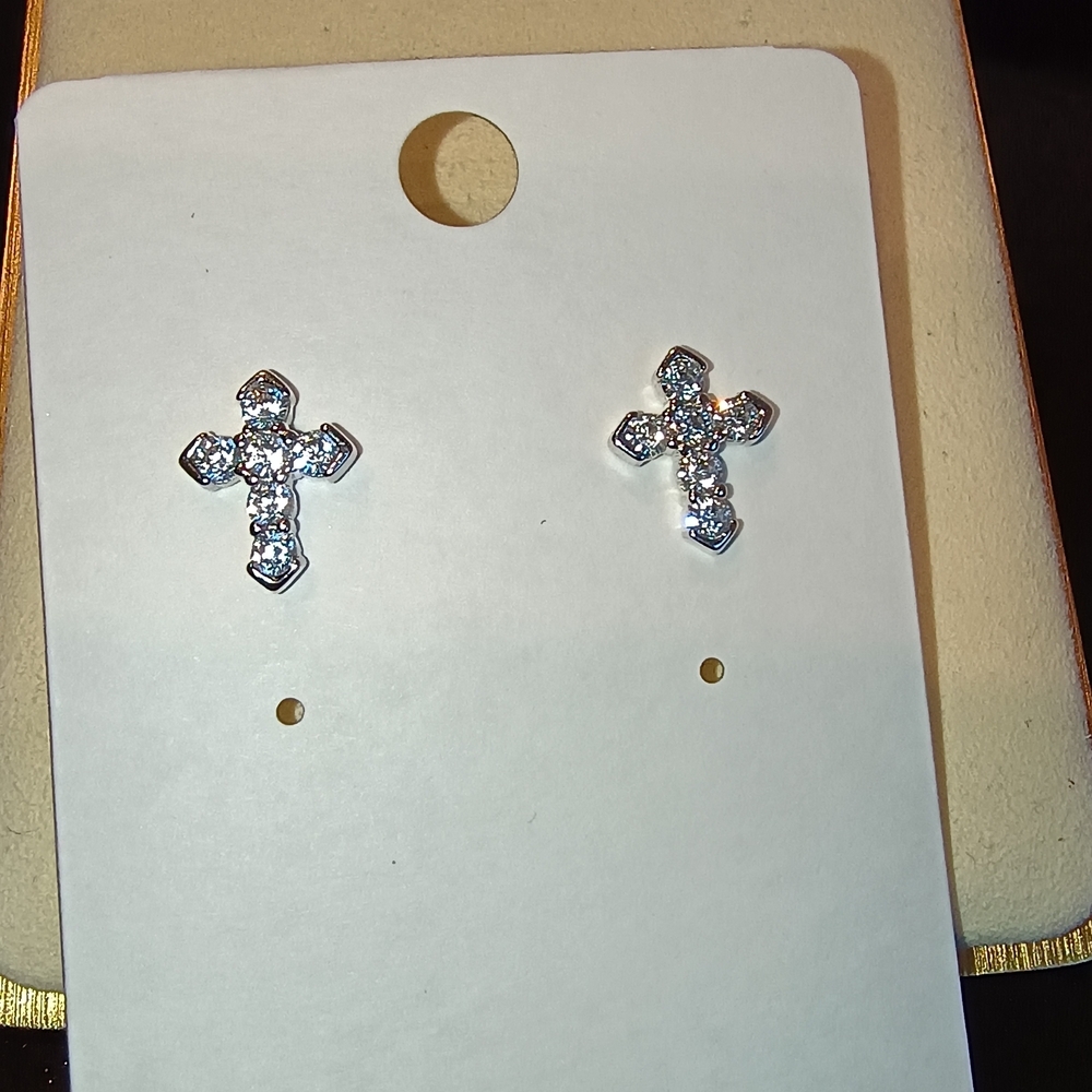 Elegant Silver Cross Earrings Moissanite - Picture 14 of 16